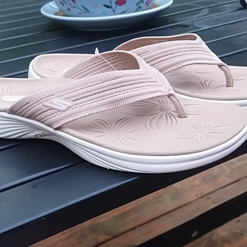 Skechers Women's Tan Flip Flops - Picture 2 of 8